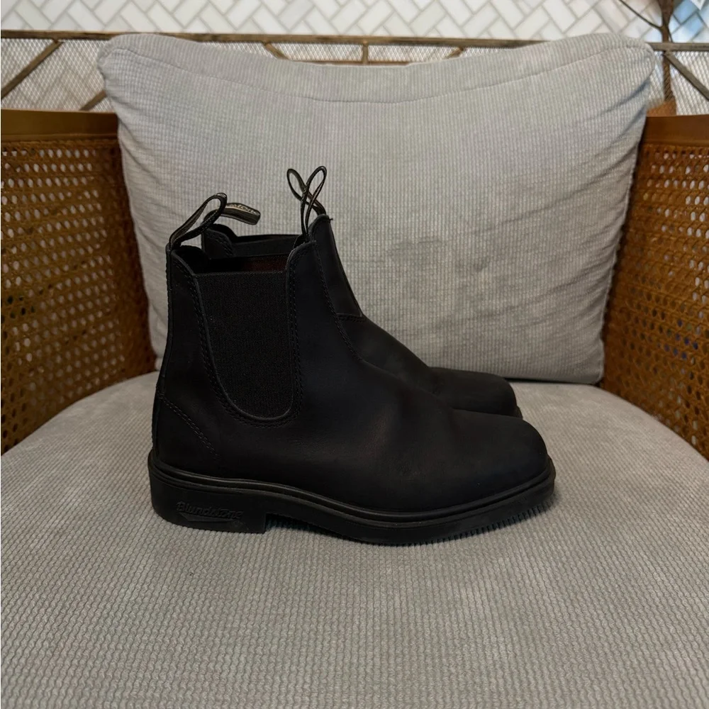 Blundstone 063 Square Toe Black Leather Chelsea Boots